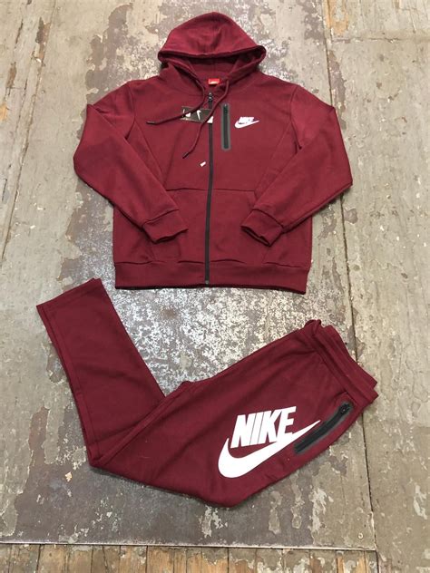 nike tech sweatsuit for boys.